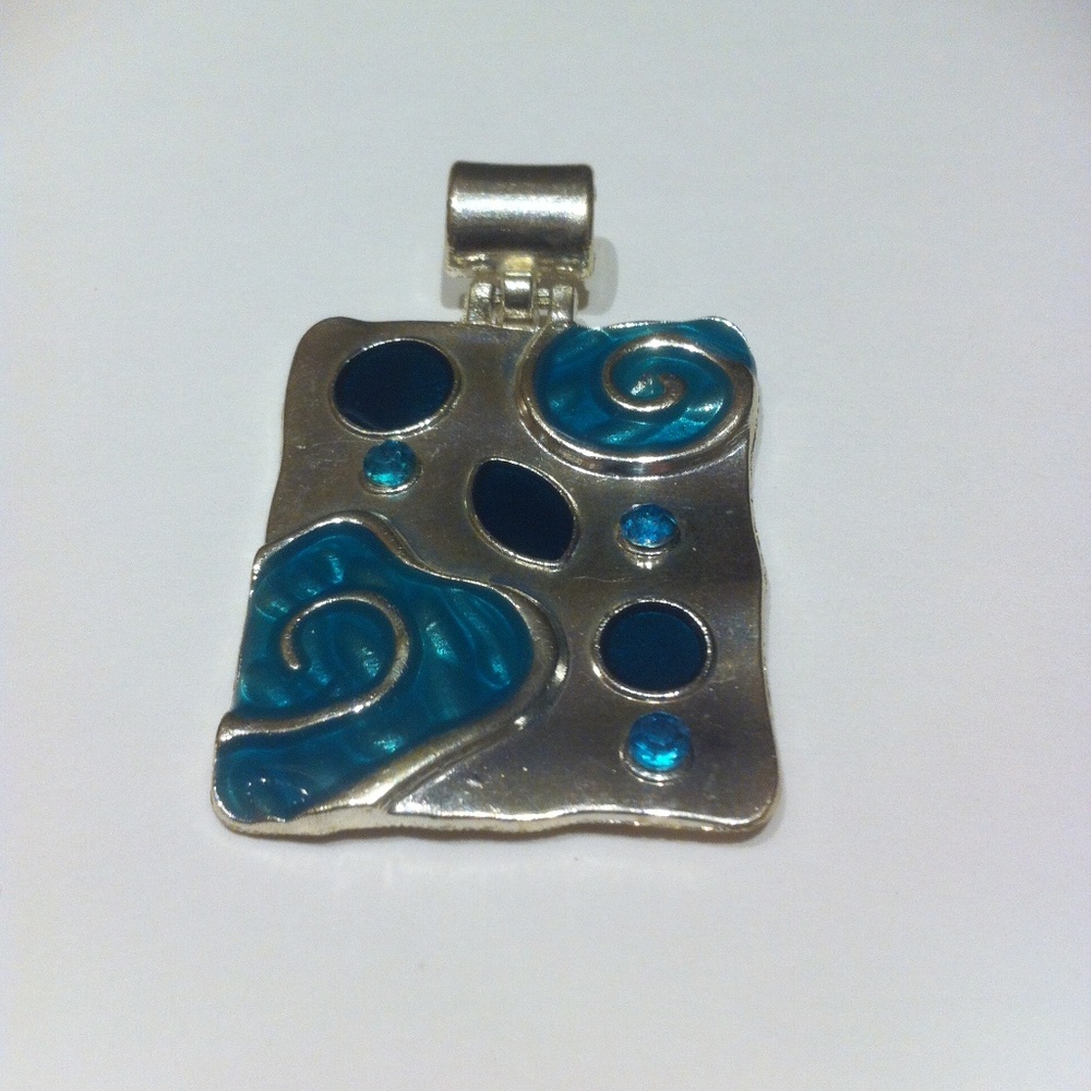HAND MADE SILVER AND BLUE NECKLACE PENDENT